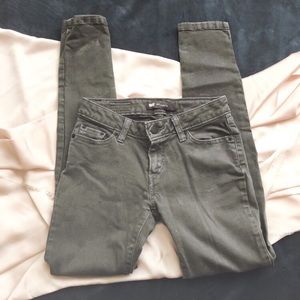 Levi’s Gray Skinny Mid-rise Jean